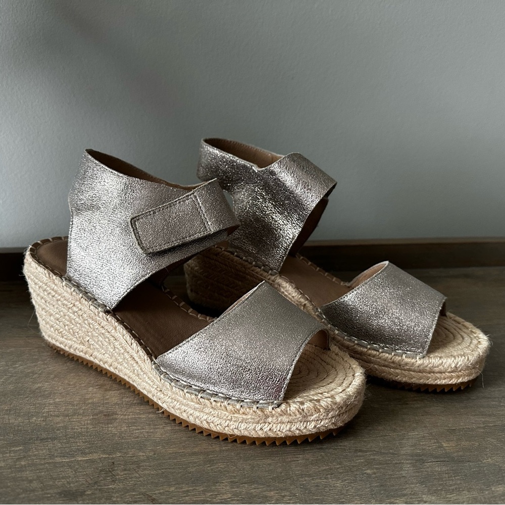 *NEW* Eileen Fisher Weslia Metallic Wedge Espadrille Sandals- size 8.5